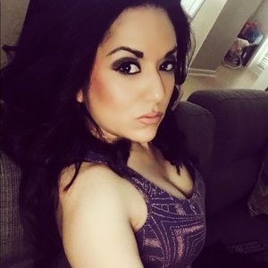 Meet your Posher, Cynthia